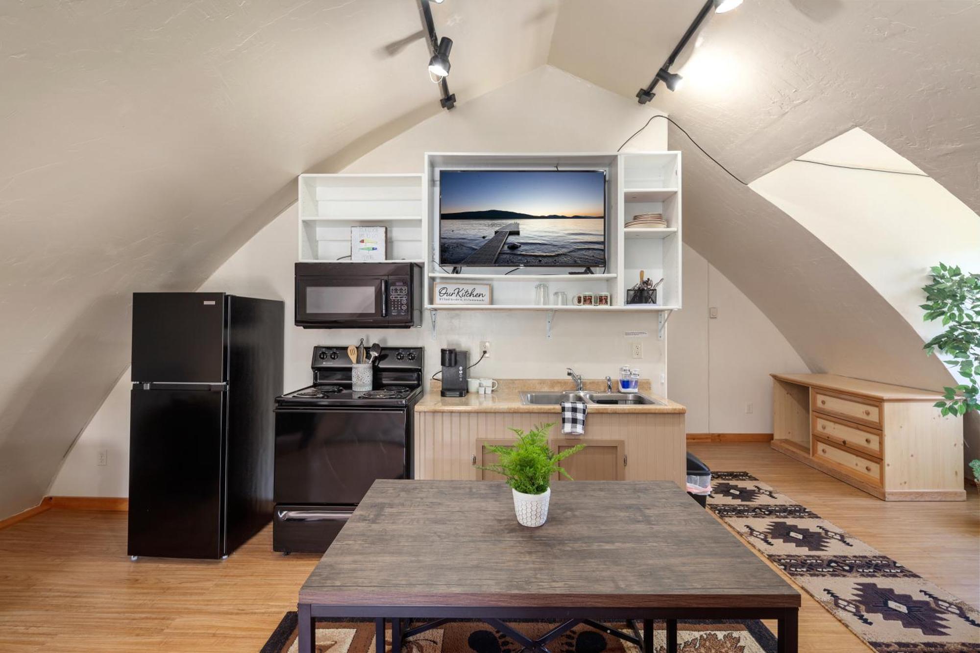 Sky Eco - Glacier General Store And Cabins Coram Esterno foto
