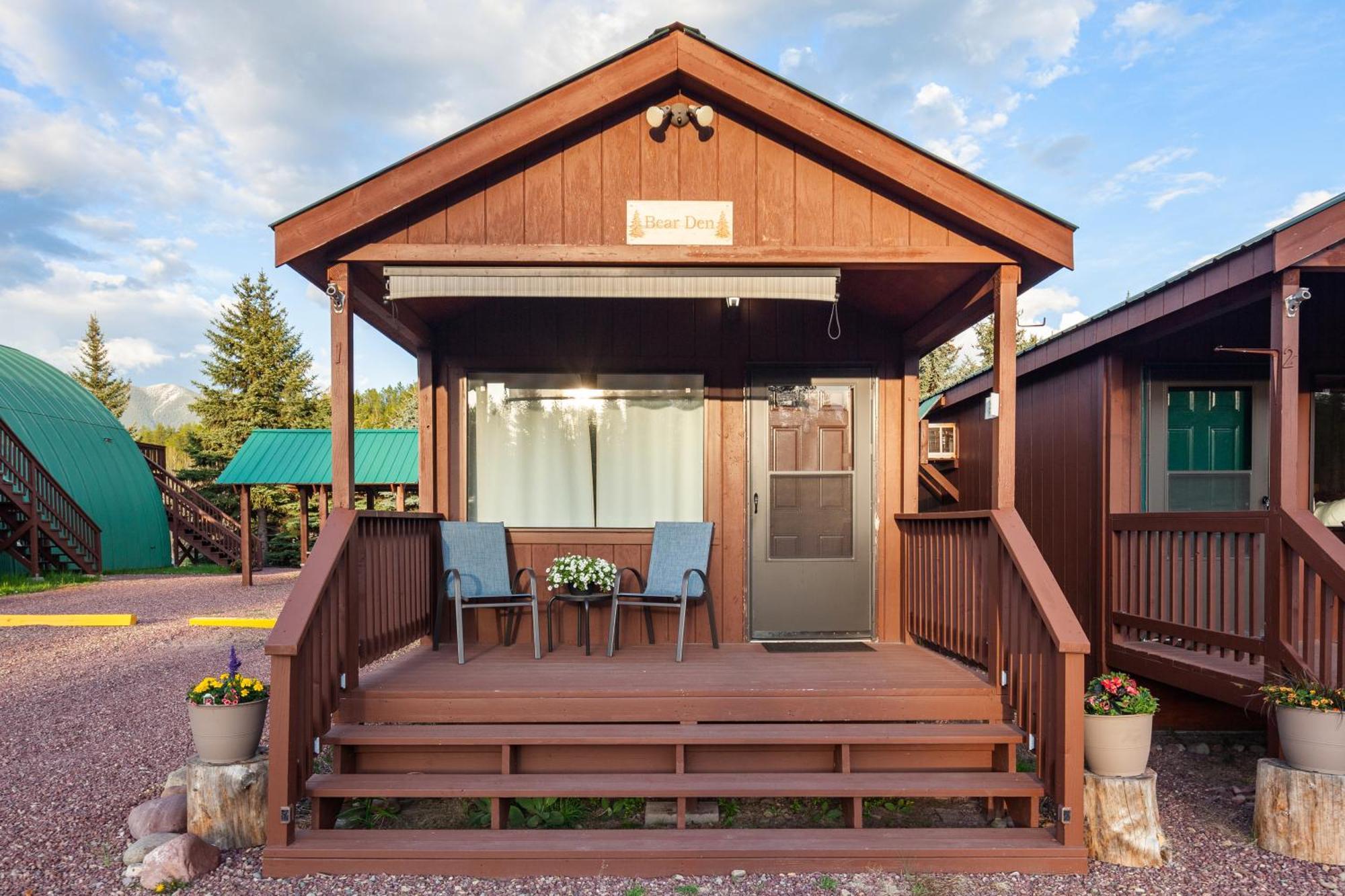 Sky Eco - Glacier General Store And Cabins Coram Esterno foto