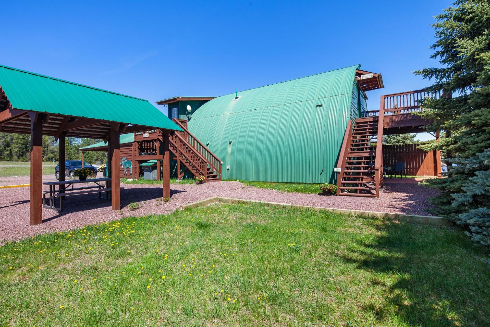 Sky Eco - Glacier General Store And Cabins Coram Esterno foto