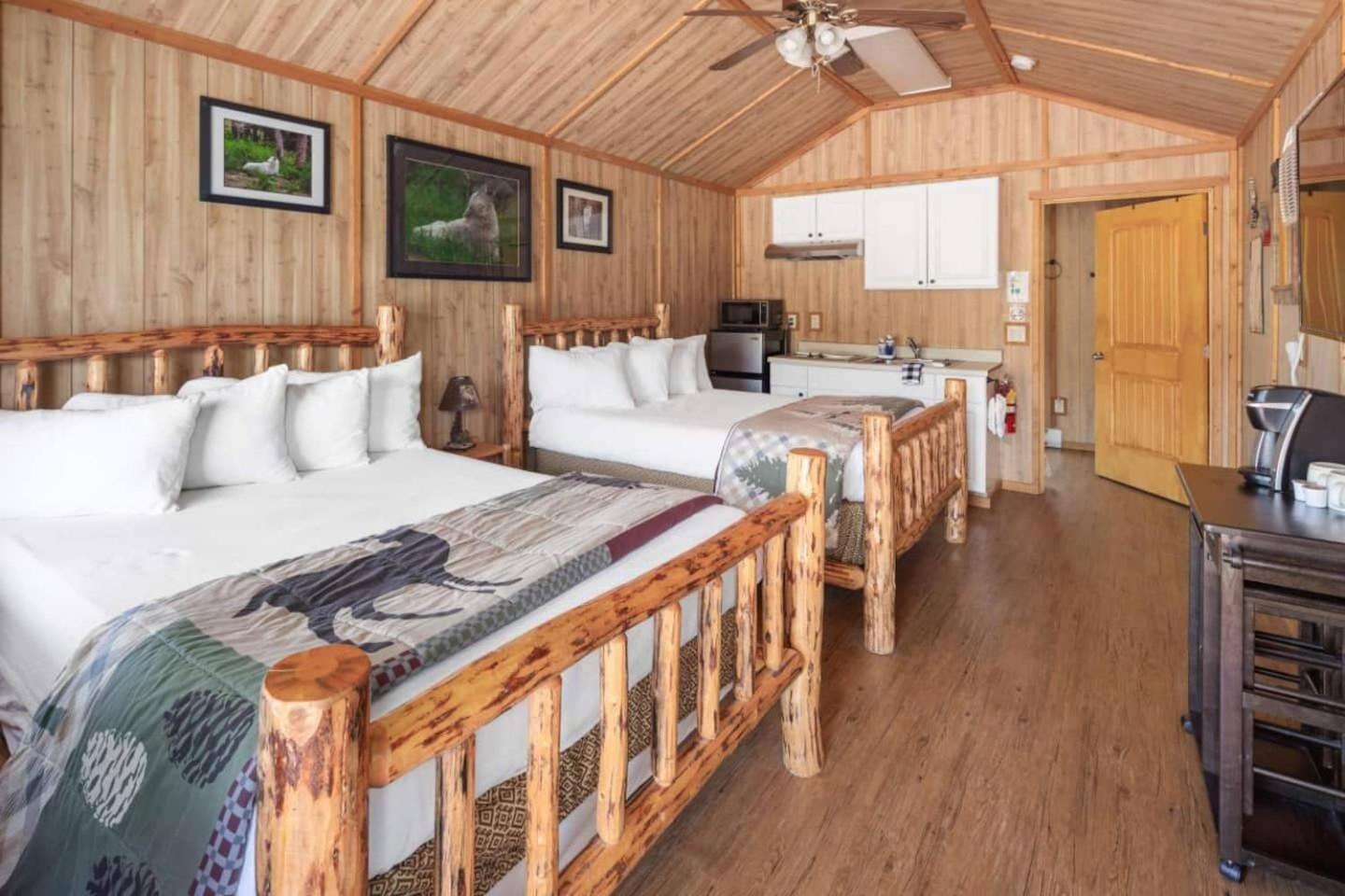Sky Eco - Glacier General Store And Cabins Coram Esterno foto