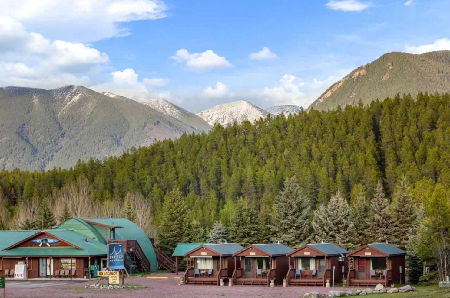 Sky Eco - Glacier General Store And Cabins Coram Esterno foto