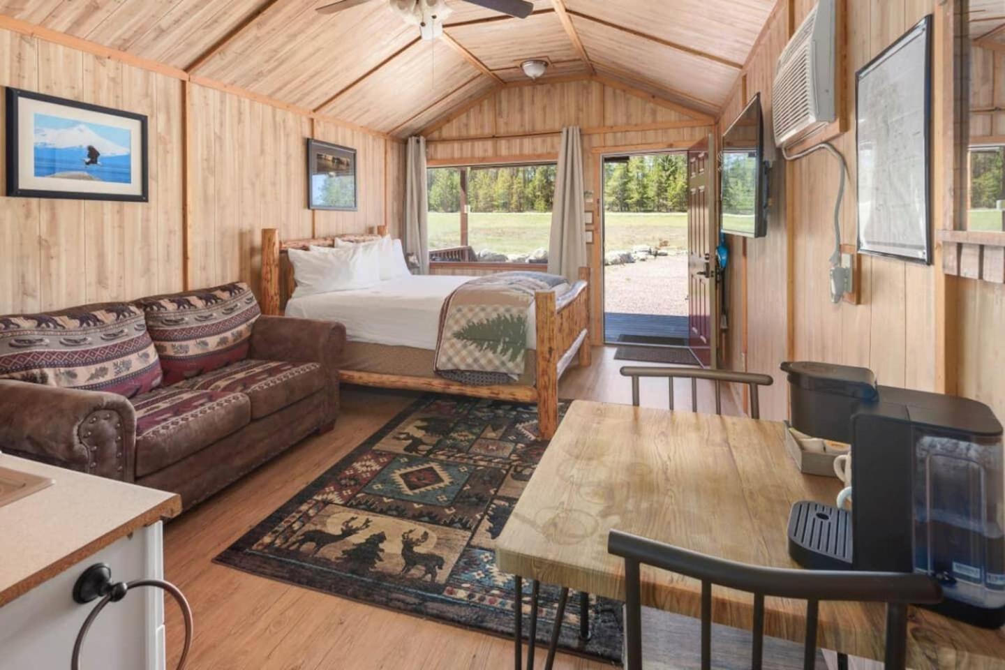 Sky Eco - Glacier General Store And Cabins Coram Esterno foto